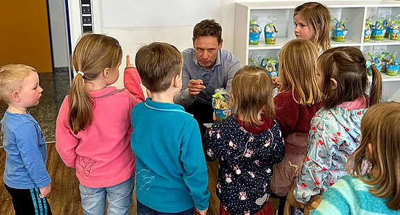 Osteraktion_Wurth_Uebergabe.jpg  